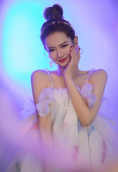 戚薇 背景,从影视新星到时尚辣妈的华丽蜕变